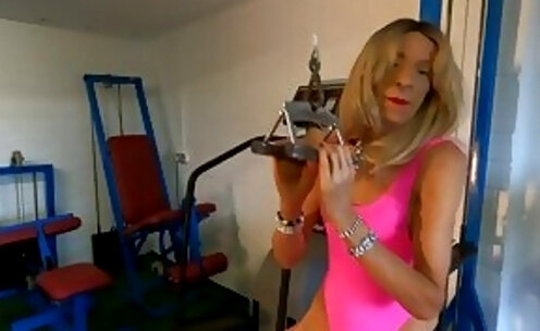 Alessia Travestita 35 Hitting the Gym in Pink