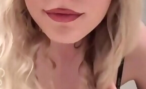 Teen shemale cuming on webcam