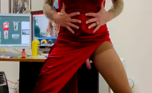 Ginger Sissy feels sexy in red