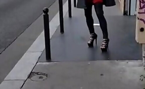 transsexual walk with wiz outdoor in paris